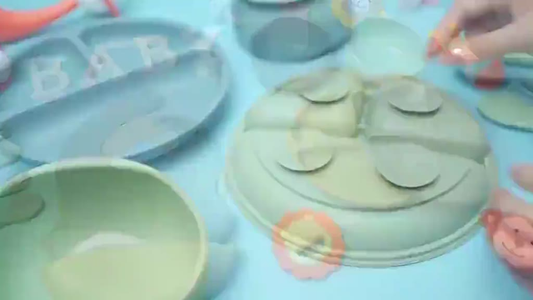 Talheres bebê silicone 8 Peças kit Talheres Infantil Com Ventosa Canudo Colher Babador Garfo